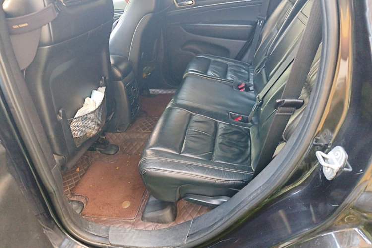 Used Jeep Grand Cherokee 2014 3.0TD Diesel Comfort Navigation Version Left Rear Seat