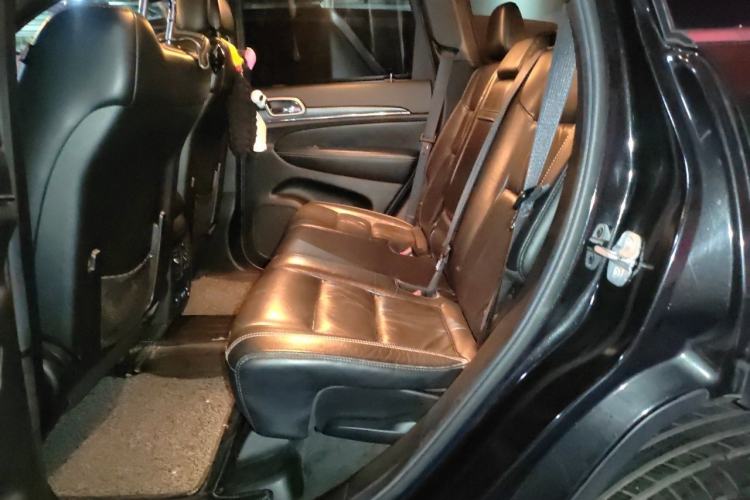 Used Jeep Grand Cherokee 2014 3.0L Comfort Navigation Edition Left Rear Seat