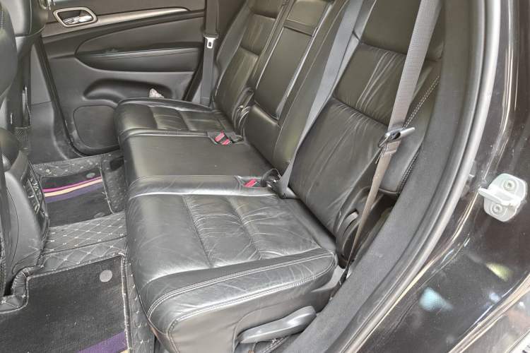 Used Jeep Grand Cherokee 2014 3.6L Comfort Navigation Edition Left Rear Seat