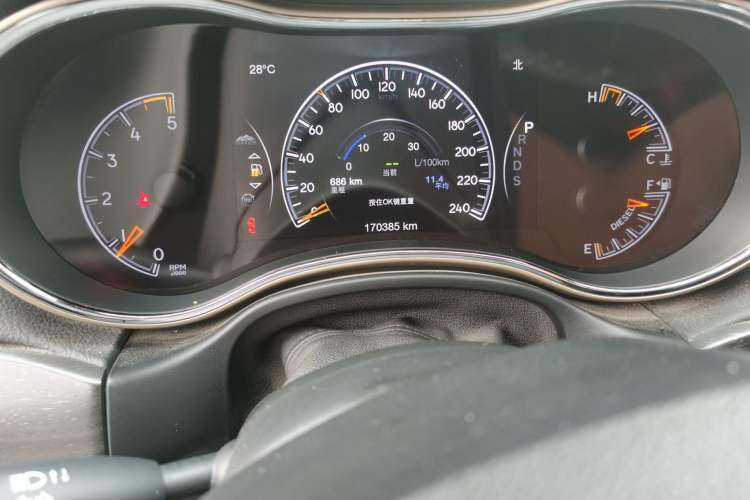 Used Jeep Grand Cherokee 2014 3.0TD Diesel Comfort Navigation Version Odometer Close Up