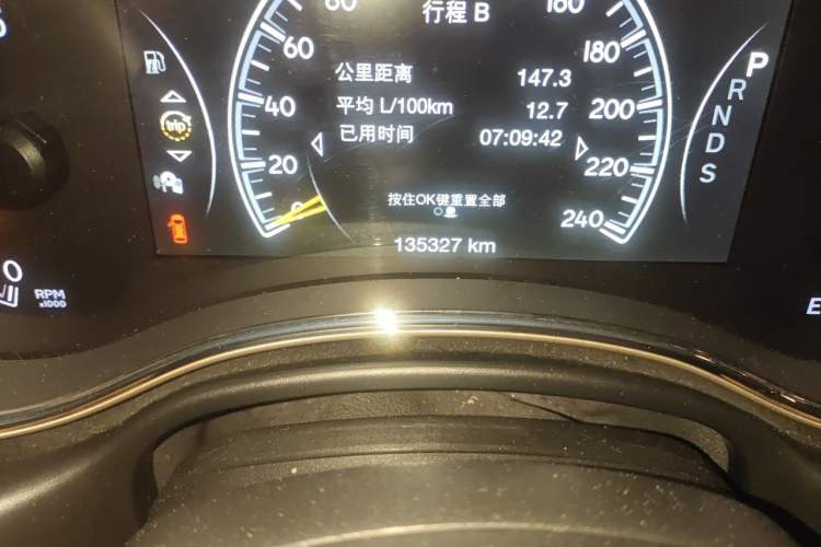Used Jeep Grand Cherokee 2014 3.0TD Diesel Comfort Navigation Version Odometer Close Up