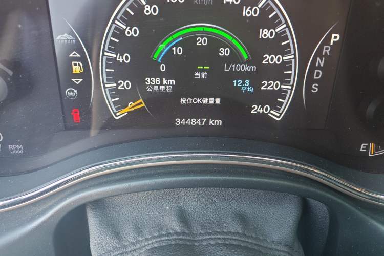 Used Jeep Grand Cherokee 2014 3.6L Elite Navigation Edition Odometer Close Up