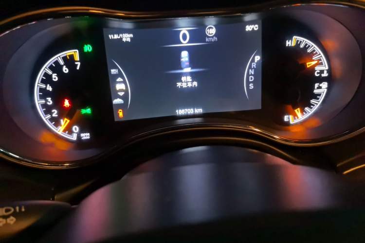 Used Jeep Grand Cherokee 2014 3.6L Elite Navigation Edition Odometer Close Up