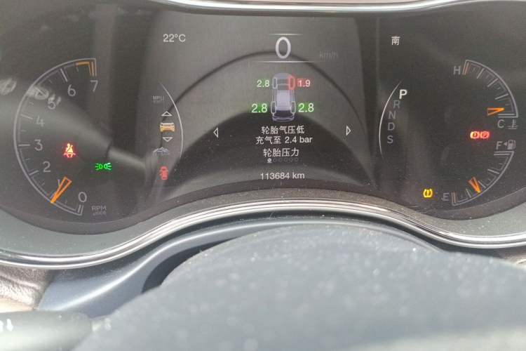Used Jeep Grand Cherokee 2014 3.6L Elite Navigation Edition Odometer Close Up