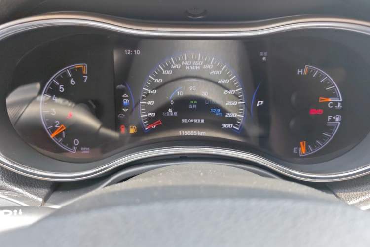 Used Jeep Grand Cherokee 2014 3.6L Comfort Navigation Edition Odometer Close Up