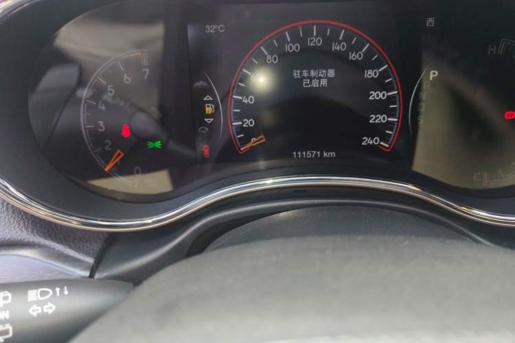 Used Jeep Grand Cherokee 2014 3.6L Elite Navigation Edition Odometer Close Up