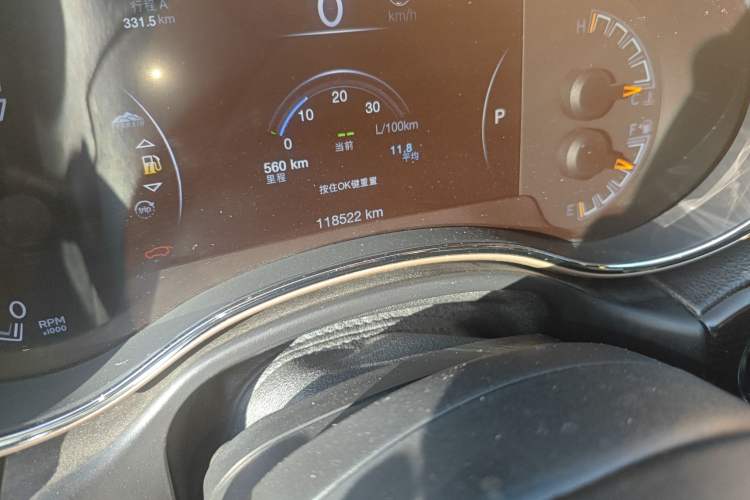 Used Jeep Grand Cherokee 2014 3.0L Comfort Navigation Edition Odometer Close Up