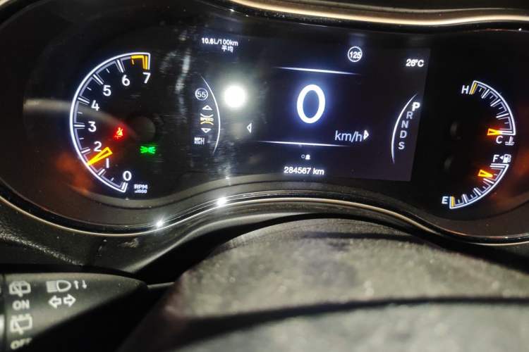 Used Jeep Grand Cherokee 2014 3.0L Comfort Navigation Edition Odometer Close Up