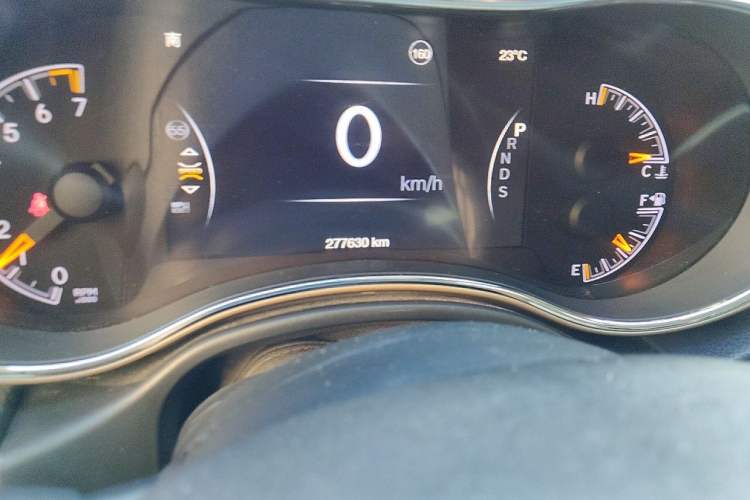 Used Jeep Grand Cherokee 2014 3.0L Comfort Navigation Edition Odometer Close Up