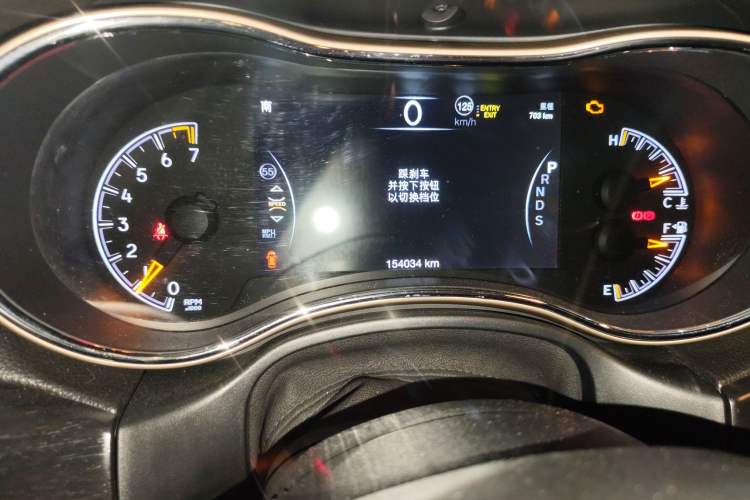 Used Jeep Grand Cherokee 2014 3.6L Elite Navigation Edition Odometer Close Up