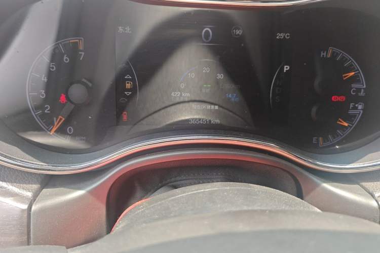 Used Jeep Grand Cherokee 2014 3.0L Comfort Navigation Edition Odometer Close Up