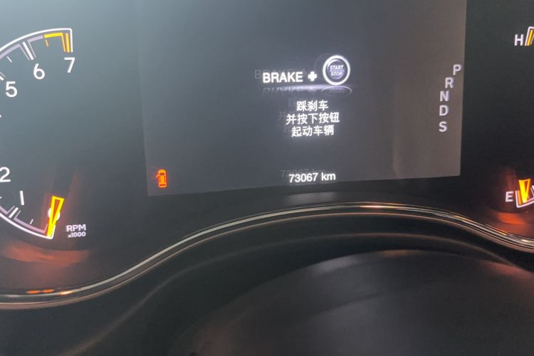 Used Jeep Grand Cherokee 2014 3.0L Comfort Navigation Edition Odometer Close Up