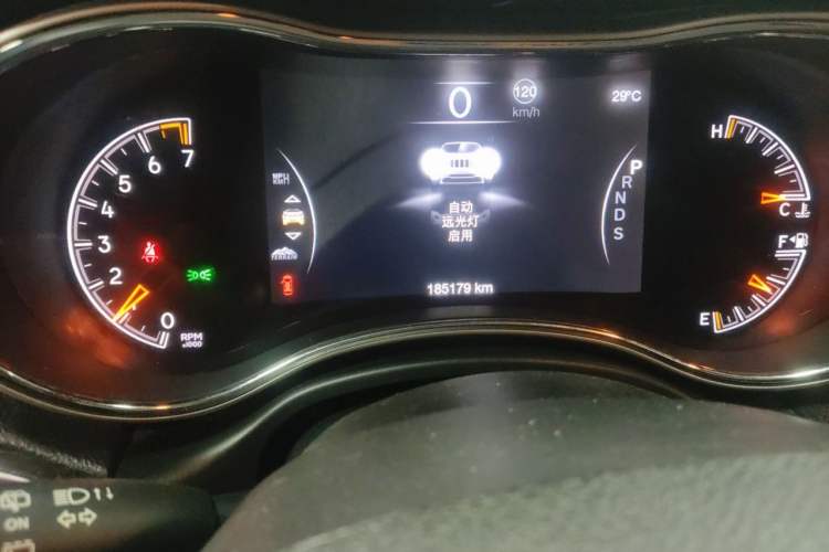 Used Jeep Grand Cherokee 2014 3.6L Comfort Navigation Edition Odometer Close Up