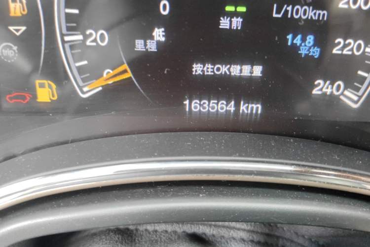 Used Jeep Grand Cherokee 2014 3.6L Elite Navigation Edition Odometer Close Up
