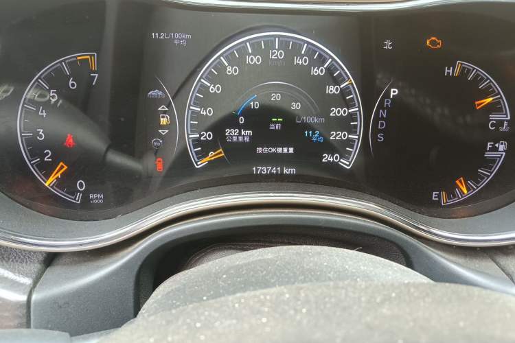 Used Jeep Grand Cherokee 2014 3.0L Comfort Navigation Edition Odometer Close Up