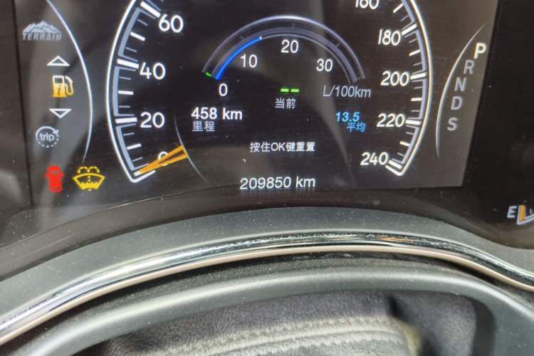 Used Jeep Grand Cherokee 2014 3.6L Elite Navigation Edition Odometer Close Up