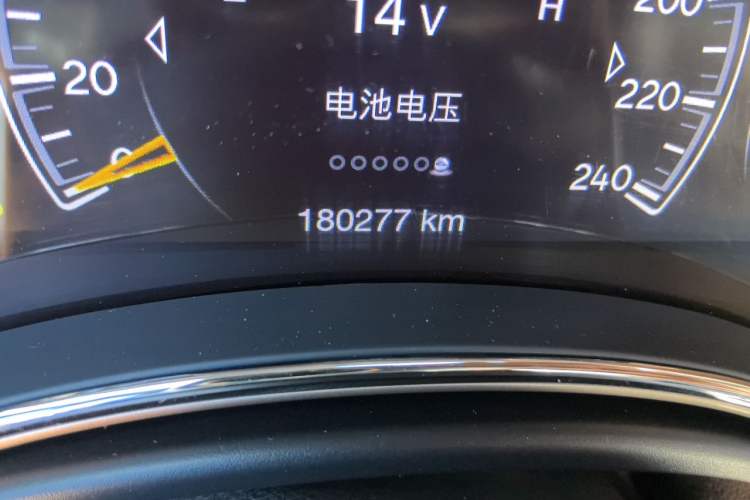 Used Jeep Grand Cherokee 2014 3.6L Elite Navigation Edition Odometer Close Up