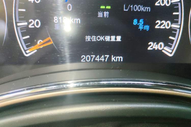 Used Jeep Grand Cherokee 2014 3.0TD Diesel Comfort Navigation Version Odometer Close Up