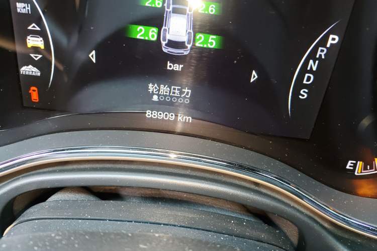 Used Jeep Grand Cherokee 2014 3.0L Comfort Navigation Edition Odometer Close Up