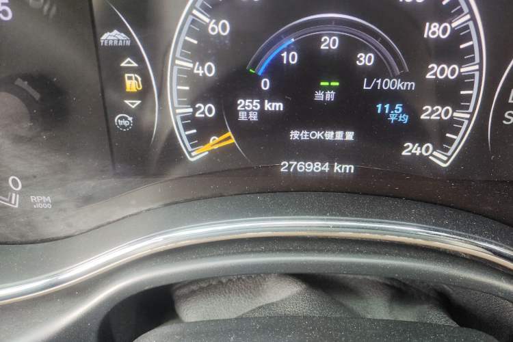 Used Jeep Grand Cherokee 2014 3.0TD Diesel Comfort Navigation Version Odometer Close Up