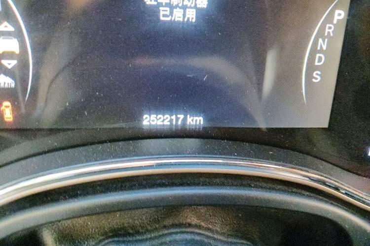 Used Jeep Grand Cherokee 2014 3.0TD Diesel Comfort Navigation Version Odometer Close Up