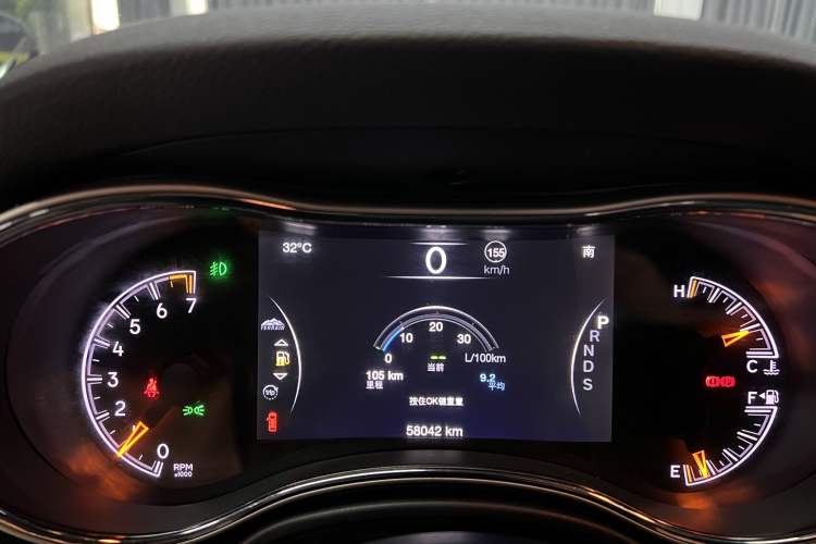 Used Jeep Grand Cherokee 2014 3.0L Comfort Navigation Edition Odometer Close Up
