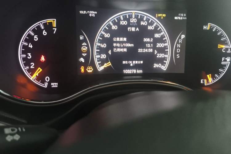Used Jeep Grand Cherokee 2014 3.6L Elite Navigation Edition Odometer Close Up
