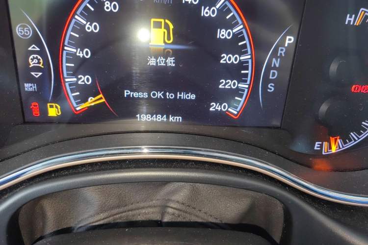 Used Jeep Grand Cherokee 2014 3.0L Comfort Navigation Edition Odometer Close Up