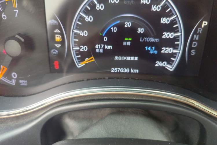 Used Jeep Grand Cherokee 2014 3.6L Elite Navigation Edition Odometer Close Up