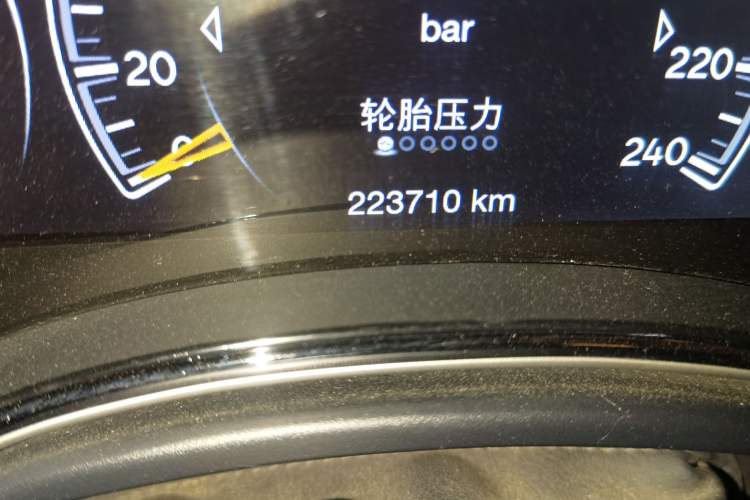 Used Jeep Grand Cherokee 2014 3.6L Elite Navigation Edition Odometer Close Up