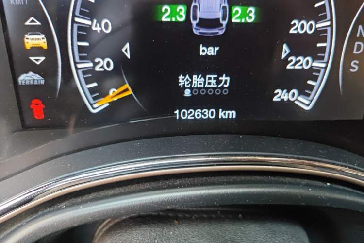 Used Jeep Grand Cherokee 2014 3.6L Elite Navigation Edition Odometer Close Up