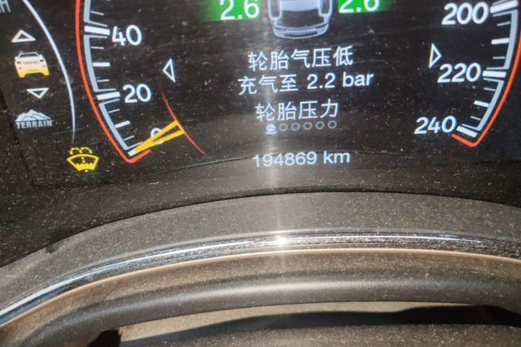 Used Jeep Grand Cherokee 2014 3.0L Comfort Navigation Edition Odometer Close Up