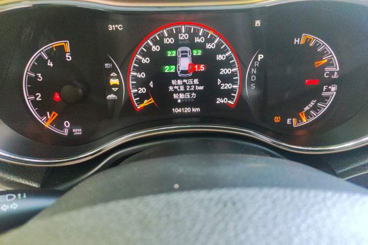 Used Jeep Grand Cherokee 2014 3.0TD Diesel Comfort Navigation Version Odometer Close Up
