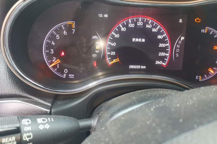 Used Jeep Grand Cherokee 2014 3.0L Comfort Navigation Edition Odometer Close Up