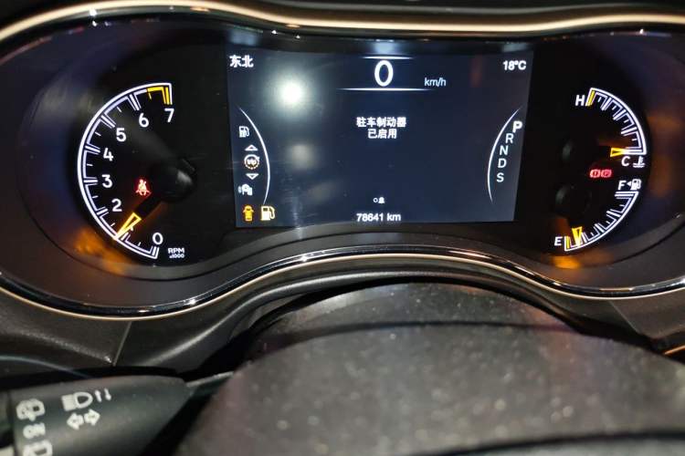 Used Jeep Grand Cherokee 2014 3.0L Comfort Navigation Edition Odometer Close Up