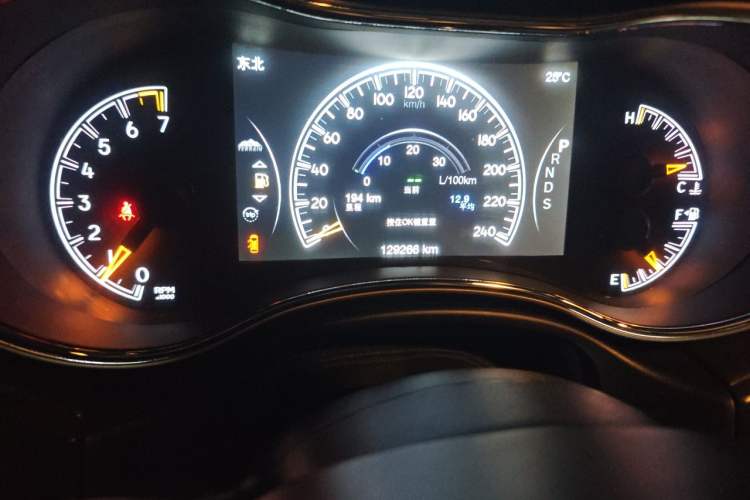 Used Jeep Grand Cherokee 2014 3.0L Comfort Navigation Edition Odometer Close Up