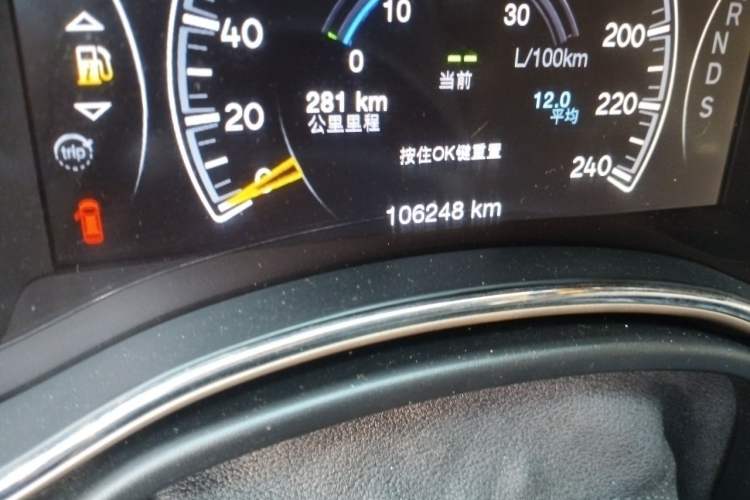 Used Jeep Grand Cherokee 2014 3.0L Comfort Navigation Edition Odometer Close Up