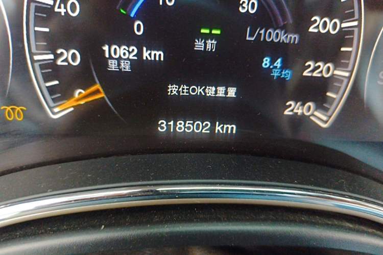 Used Jeep Grand Cherokee 2014 3.0TD Diesel Comfort Navigation Version Odometer Close Up