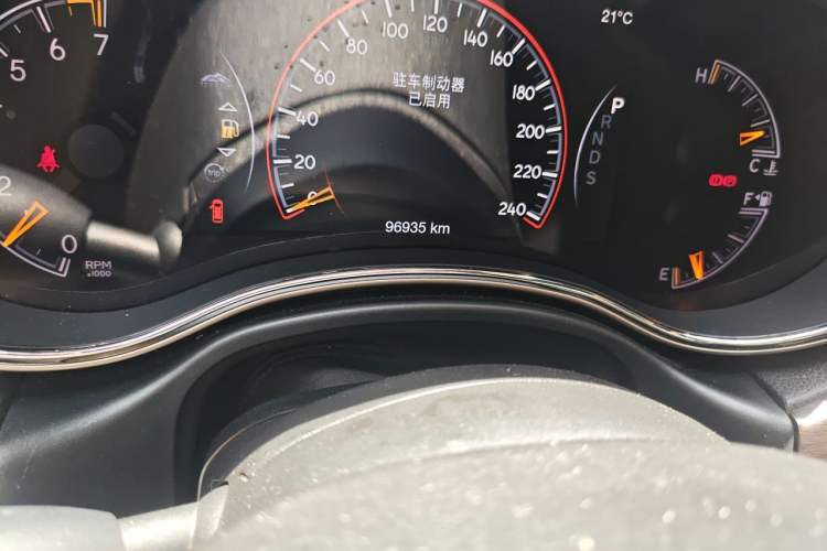 Used Jeep Grand Cherokee 2014 3.6L Elite Navigation Edition Odometer Close Up