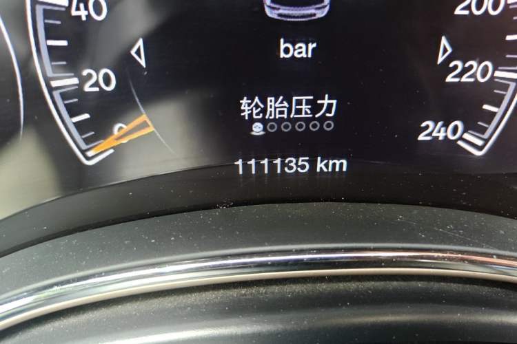 Used Jeep Grand Cherokee 2014 3.6L Comfort Navigation Edition Odometer Close Up