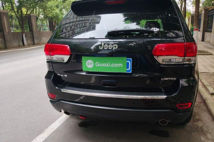 Used Jeep Grand Cherokee 2014 3.0L Comfort Navigation Edition Rear