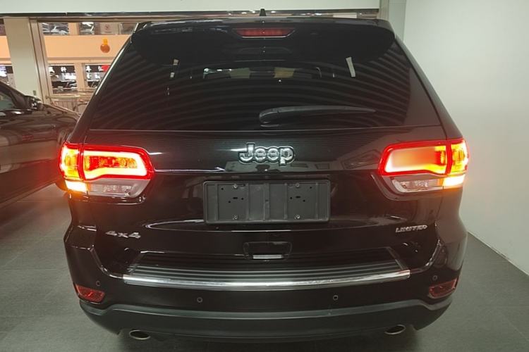 Used Jeep Grand Cherokee 2014 3.0L Comfort Navigation Edition Rear