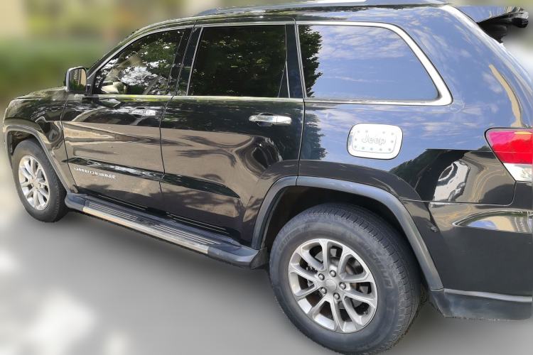 Used Jeep Grand Cherokee 2014 3.0TD Diesel Comfort Navigation Version Rear Left 45 Deg