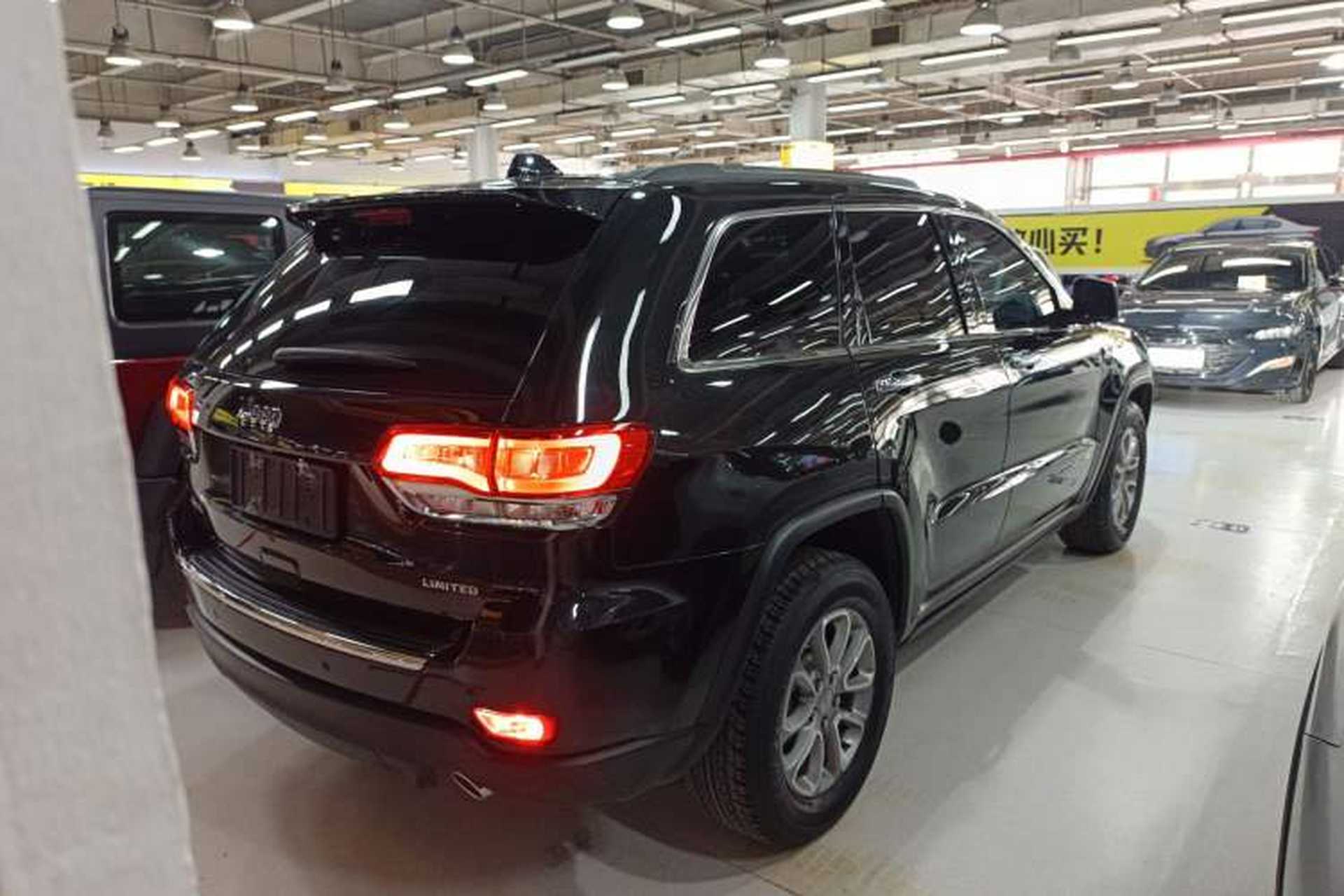 Used Jeep Grand Cherokee 2014 3.0L Comfort Navigation Edition Rear Right 45 Deg