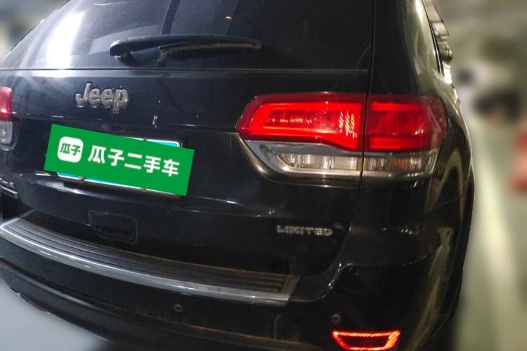 Used Jeep Grand Cherokee 2014 3.0TD Diesel Comfort Navigation Version Rear Right 45 Deg