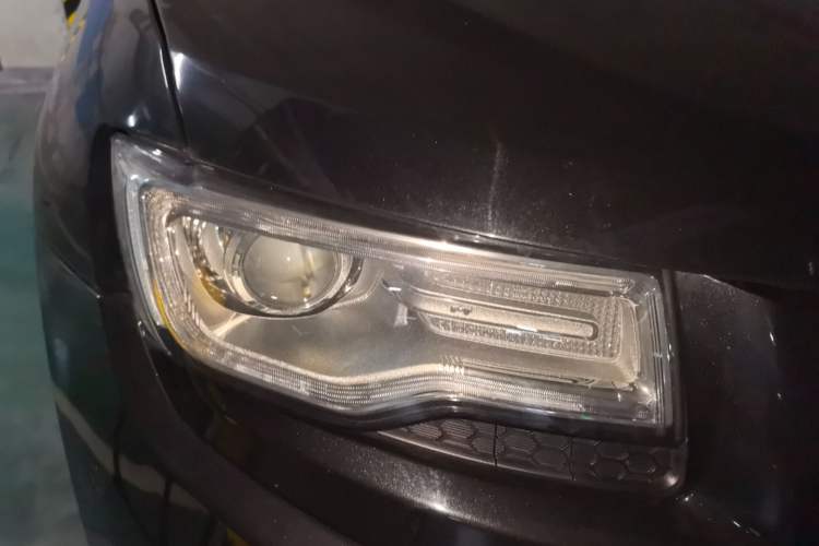 Used Jeep Grand Cherokee 2014 3.6L Elite Navigation Edition Right Front Headlight