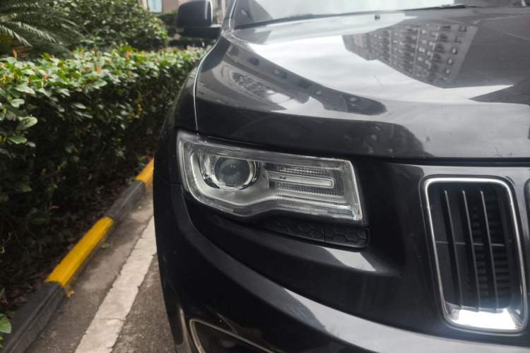 Used Jeep Grand Cherokee 2014 3.0TD Diesel Comfort Navigation Version Right Front Headlight