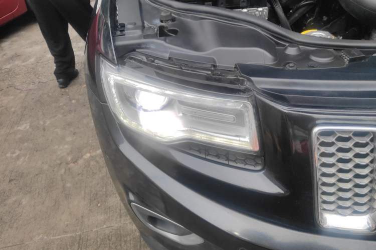 Used Jeep Grand Cherokee 2014 3.0L Comfort Navigation Edition Right Front Headlight