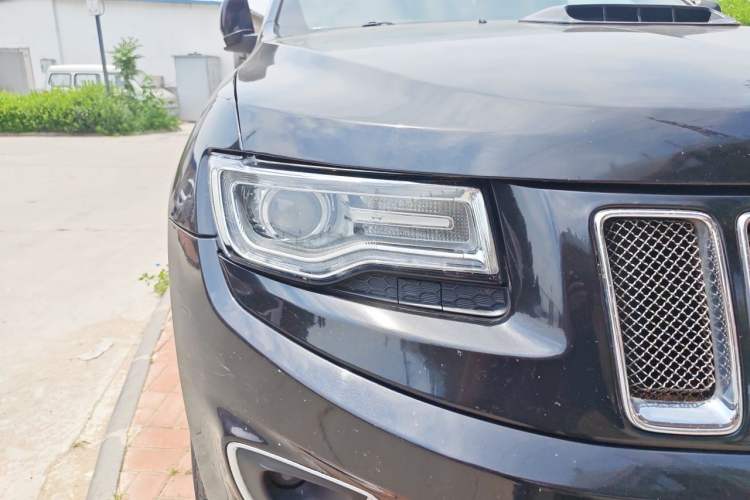 Used Jeep Grand Cherokee 2014 3.6L Comfort Navigation Edition Right Front Headlight