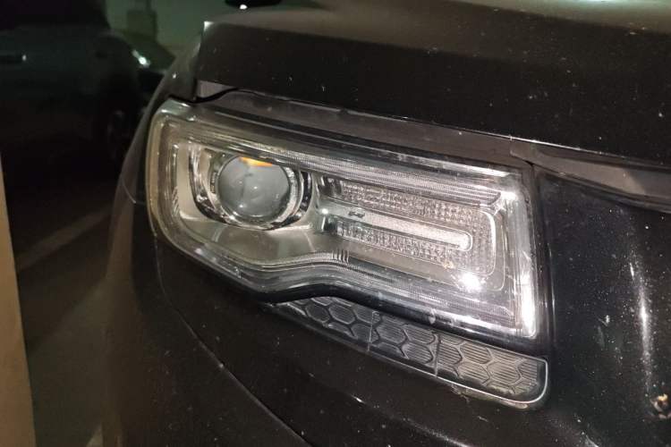 Used Jeep Grand Cherokee 2014 3.6L Elite Navigation Edition Right Front Headlight